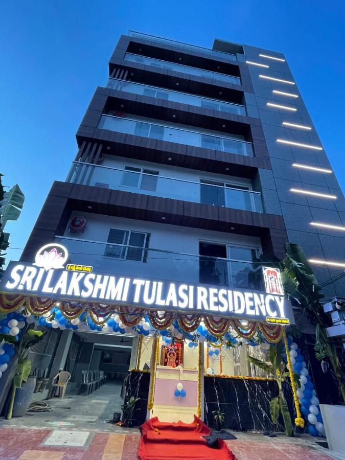 Srilakshmitulasiresidency Hotel ตีรูปาติ ภายนอก รูปภาพ